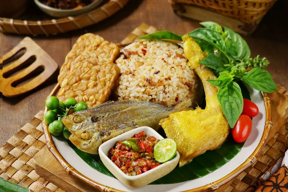 Nasi Liwet Ngariung — Rp 420.000 untuk 6 orang (contoh)